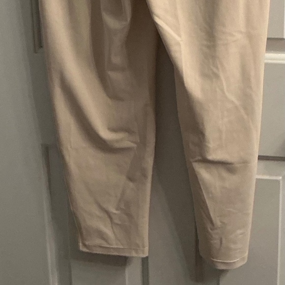 Old Navy NWT Winter White Power Joggers Women’s Medium - Picture 3 of 4